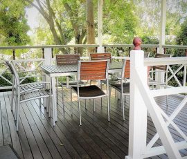 Outdoor eatery